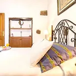 Welcoming House With Pool In San Cristobal, 70 M²