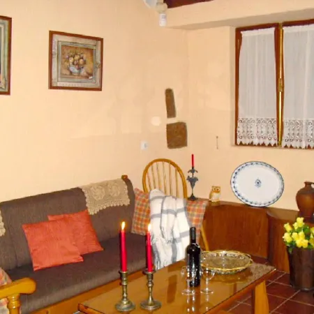 別荘 Welcoming House With Pool In San Cristobal, 70 M²