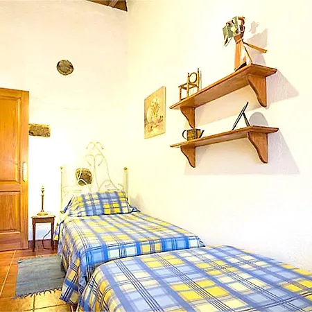 Semesterbostad Welcoming House With Pool In San Cristobal, 70 M²