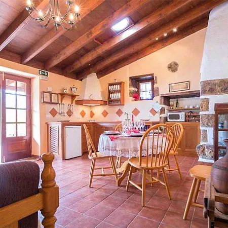 Welcoming House With Pool In San Cristobal, 70 M² 別荘 *