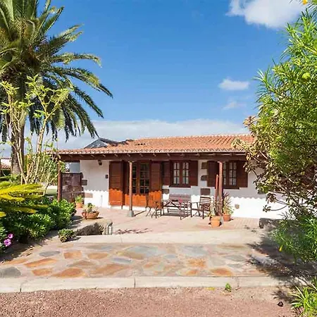 Welcoming House With Pool In San Cristobal, 70 M² *