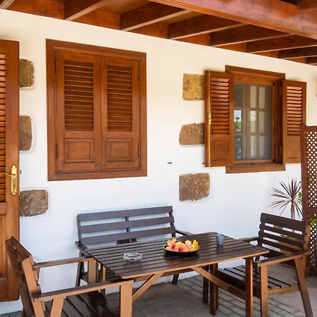 Welcoming House With Pool In San Cristobal, 70 M² Casa vacanze