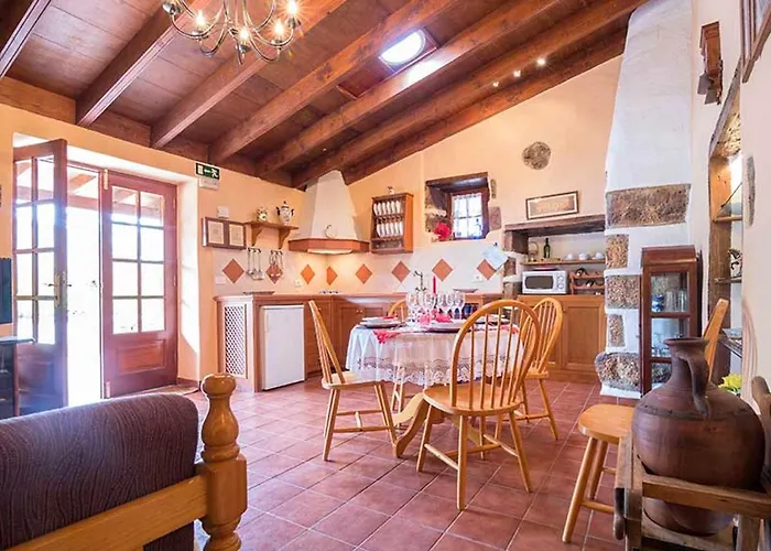 Welcoming House With Pool In San Cristobal, 70 M² Semesterbostad *
