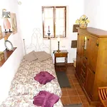 Prázdninový dům Welcoming House With Pool In San Cristobal, 70 M²