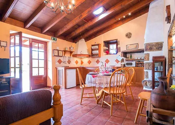 Welcoming House With Pool In San Cristobal, 70 M²